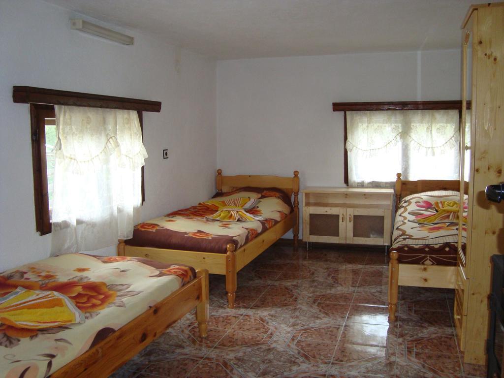Kuma Lissa Guest House Kozhari Room photo